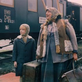 Režisér Karel Kachyňa si musel s Helenou Růžičkovou vážně promluvit. Chtěl, aby se po dobu natáčení nevěnovala jiným aktivitám. Hrozilo totiž, že ji bude muset vystřídat Míla Myslíková.