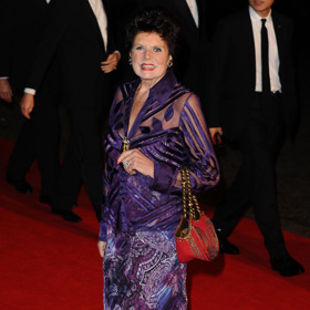 Britská herečka Eunice Gayson se jako Sylvia Trench objevila hned ve dvou bondovkách - Dr. No (1962) a Srdečné pozdravy z Ruska (1963). Společnost jí dělal Sean Connery.