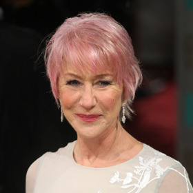 Kdo z vás si ještě vybaví, že Helen měla období, kdy si vlasy nechávala barvit na odstín růžového zlata? Ano, bylo to v roce 2013 a tyto kadeře jsou prostě... neodolatelné.