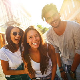 Pravidlo číslo 4 - Při čekání na večeři neseďte doma, kde vás to bude svádět k myšlenkám na jídlo, ale vyrazte ven. Ať už sami, nebo s přáteli.