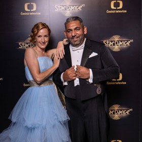 Taneční partnerkou Zdeňka Godly bude pětatřicetiletá Tereza Prucková. Soutěže se účastní už počtvrté. Nejlépe se jí vedlo v páté řadě po boku hokejisty Martina Procházky, s nímž se protančila k druhému místu.