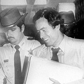 Sadistický sociopat Ted Bundy skončil 24. ledna 1989 v 7:06 hodin ve státní floridské věznici na elektrickém křesle.