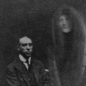 Velmi brzy se stal slavným. Spousta rodin se chtěla skrze něj (působil i jako médium) znovu setkat se svými milovanými.