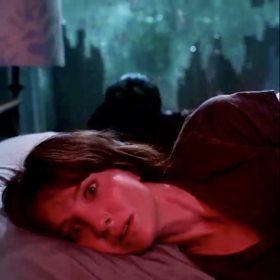 Za hororem Zhoubné zlo stojí klasik žánru James Wan. Natočil třeba filmy Saw: Hra o přežití, V zajetí démonů nebo Insidious.