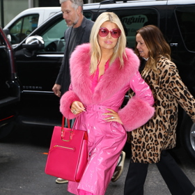 Půl roku po narození dcery Birdie Mae ale byla zpěvačka zase jako proutek. Harleyho zásluhou zhubla 45 kilo! Provedla změny v jídelníčku, chodila minimálně 10 tisíc kroků denně a vypila každý den 3 litry vody.