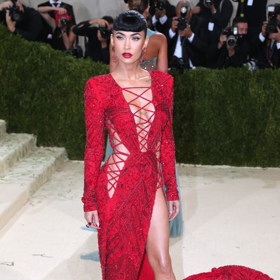 Megan se v posledních letech spíš než jako trojnásobná matka prezentuje jako laciná holka. Nosí odvážné šaty, ráda se odhaluje a chová provokativně. Rozhodně nejde o konvenční herečku. Prohlašuje o sobě, že je asociální bisexuálka a trpí obsedantně kompulzivní poruchou.
