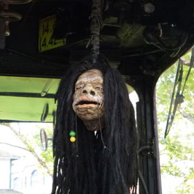 Scvrklé hlavy jsou dnes mimořádně žádané na černém trhu. Častokrát jde ale o pouhou napodobeninu, jako na této fotografii. 