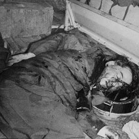 ...když se ale karta obrátila, skončil ubodán. Stejně jako jeho bratr.