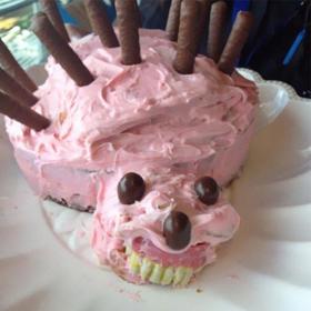 Zpackaný dort ježek.