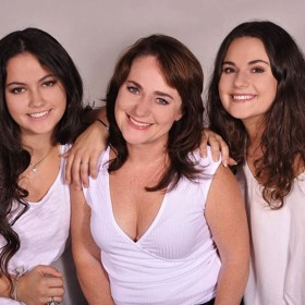 Miriam Chytilová je také dvojnásobnou matkou. S dcerami Annou Marií a Mariannou si mimořádně dobře rozumí....