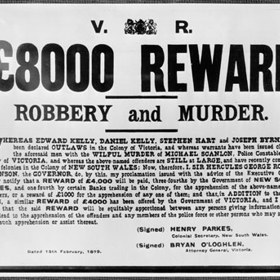 Není tak divu, že na hlavu Neda Kellyho byla brzy vypsaná tučná odměna. 