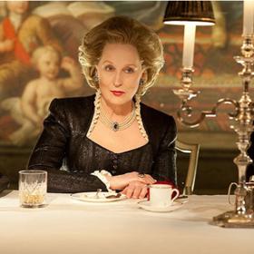 Železná lady: Kdysi na vrcholu, nyní v osamění a trpící halucinacemi. Životní příběh Margaret Thatcher, jedné z nejméně oblíbených britských političek.