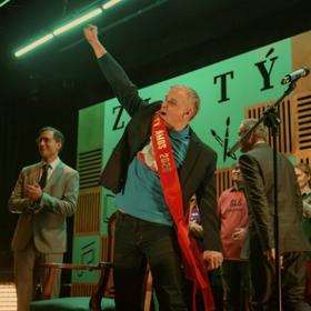 Ochránce: Aleš Pelán (Lukáš Vaculík) je oblíbený středoškolský pedagog. Šikana kolegyně jej přiměje k tomu, aby se stal ochráncem, který poskytne obětem tolik potřebné zastání.