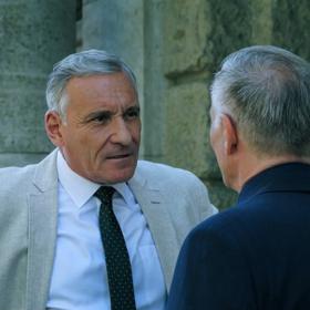 Epizoda Mužská záležitost zase řeší fyzické tresty ze strany zaměstnanců školy. Co všechno může způsobit jedna facka?