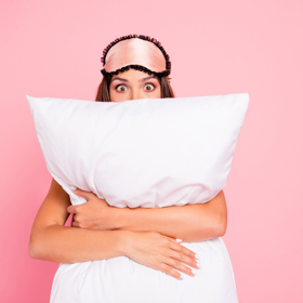 Pokud máte i po vyzkoušení všech rad potíže se spánkem, možná pomůže vést si spánkový deník. Díky němu můžete zjistit, které vaše návyky nebo každodenní činnosti přispívají k nespavosti.