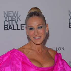 Uhlazený drdol patří k hereččiným nejoblíbenějším účesům. Sáhne po něm vždy, když chce rozjasnit svoji tvář.
