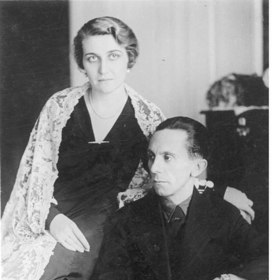 Svatba, ať už z lásky nebo politických důvodů, byla pro Josepha Goebbelse výhrou.
