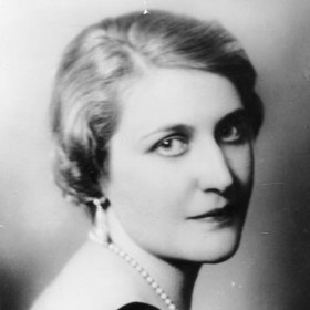 Naopak Magda Goebbelsová byla ztělesněním správné árijské ženy.