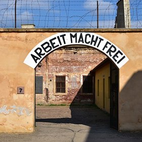 Koncentrační tábor v Terezíně, jehož součástí bylo i židovské ghetto, začal fungovat na podzim roku 1941.