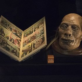 Jeho hlava se měla stát terčem mnoha studentských vtípků. Na obrázku je pouze její napodobenina.