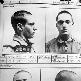 Dokonalý zločin ale neexistuje. Nathan Leopold a Richard Loeb se o tom záhy přesvědčili.