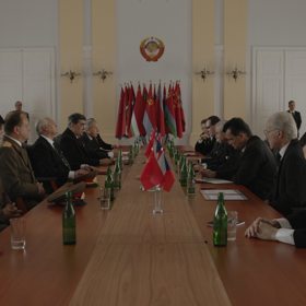 Na Stana Kráľe (Gustáv Husák) nejvíc zapůsobila scéna s Brežněvem v podání Vladimira Nečeperenka v Moskvě. Kdyby se na něho tak rozkřičel i v osmašedesátém, zradil by prý vlastní rodinu.