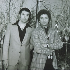 Shaw ve své nejslavnější roli detektiva Doylea okouzlil celé zástupy fanynek. Vizuálně krásně kontrastoval se svým uhlazeným parťákem Lewisem Collinem v roli Bodieho. Herci si prý však zpočátku vůbec nepadli do noty.