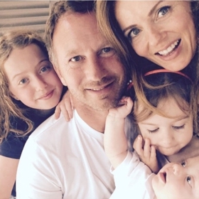 S Christianem Hornerem je Geri konečně šťastná. Pořídili si spolu syna Montyho (vpravo dole), přičemž oba mají z předchozích vztahů dcery. Christian Olivii (vpravo uprostřed) a Geri Bluebell (vlevo).