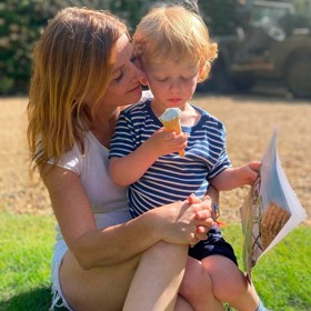 Monty je podle Geri z většiny kopií svého otce. Jen ty zrzavé vlásky a vzdorovitost má prý po mamince.