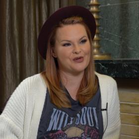 Martina Mrakviová alias Tarra White, herečka z filmů pro dospělé, přijala pozvání do vzpomínkového pořadu Moje máma.