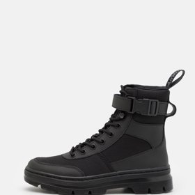 Dr. Martens, COMBS TECH -8 EYE BOOT UNISEX - šněrovací kotníkové boty, 3580 Kč.