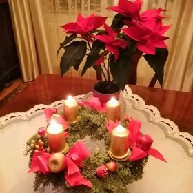 Helena Vondráčková se podělila také o fotku vlastnoručně vyrobeného adventního věnce, na němž právě zapálila čtvrtou svíčku.