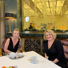 S každým hostem, zde konkrétně s koreanistkou Ninou Špitálníkovou, která se v pořadu Na kafeečko brzy objeví, se Miluška Bittnerová snaží odhalit jeho třináctou komnatu. To je emočně velmi náročné. Proto nemůže zpovídat například své nejbližší. 