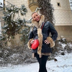 Lucie Borhyová si zimu očividně užívá.
