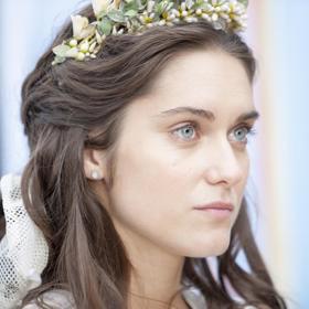 Slovenská herečka maďarského původu Judit Bárdos měla během natáčení pohádky Čertí brko k dispozici jazykovou koučku.