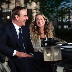 Dostaví se i pan Božský (Chris Noth), ale prakticky na začátku příběhu vyklidí pole...