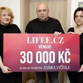 Redakce Lifee.cz prostřednictvím Milušky Bittnerové věnovala Adámkovi 30 tisíc korun na pokrytí části rehabilitace. Možnost přispět stále máte i vy. Číslo transparentního účtu je 2001343629/2010.
