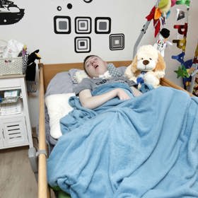 Adámkova rodina by potřebovala větší dům uzpůsobený klučinovým potřebám.