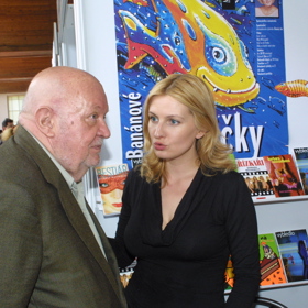 Bářin tatínek Josef Nesvadba byl psychoterapeut a slavný autor sci-fi. Podílel se také na filmech Blbec z Xeenemünde a Zabil jsem Einsteina, pánové...