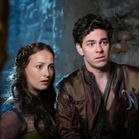 Jak si nevzít princeznu: Malému princi Leopoldovi sudičky předpoví, že se ožení s dcerou sousedního krále. Jenomže mezi oběma mladými lidmi panuje nevraživost, nemají se rádi. Rozhodnou se proto ukrást magické hodinky, aby se mohli vrátit do minulosti a změnit věštbu.