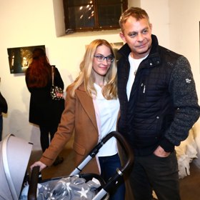 Se Sofinkou už jako miminkem vyráželi do společnosti.
