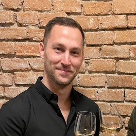 Kadri Presheva byl účastníkem "novácké" reality show Svatba na první pohled.