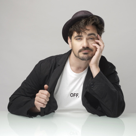 Vojtěch Kotek na nás v těchto dnech útočí v jednom kuse. Po skončení ságy o Marii Terezii ho můžete vídat například na Voyo v třídílné minisérii Guru.