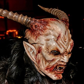 V Bavorsku dělá Mikulášovi společnost Krampus. Děsivější čert asi neexistuje.