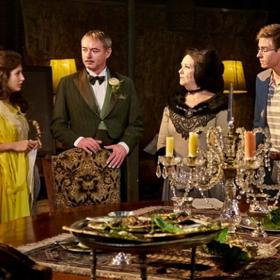 Strašidla: I na strašidla dolehnou problémy obyčejných lidí. Buď zaplatí, nebo ztratí střechu nad hlavou.