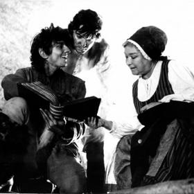 S čerty nejsou žerty: Mladý čert Janek má do pekla odnést zlou Dorotu, která se snaží poctivého Petra, svého nevlastního syna, připravit o mlýn. Jenomže místo ní unese Petrovu hodnou babičku...