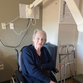 Po mrtvičce z konce listopadu putovala Dorothy do nemocnice. Tři dny po atace už se zase měla čile k světu.