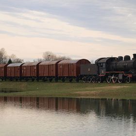 Do koncentračního tábora Jasenovac vozil vězně tento "vlak smrti".