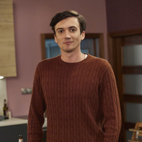 Jakub je scenárista, který připravuje kriminální seriál a hledá konzultantku.