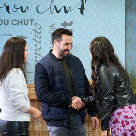 Slečny byly ze svého oblíbeného zpěváka Václava Noida Bárty doslova u vytržení.